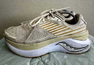 Saucony Endorphin Shift Women’s Running Shoes Beige/White/Yellow size 10.5 thumbnail 1