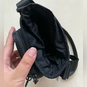 Lululemon Water Bottle Crossbody Bag with Front Pocket 2L - Black thumbnail 9