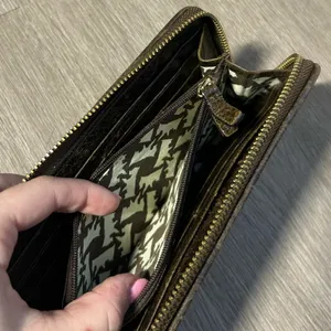Juicy Couture Beown Leather Wallet thumbnail 4