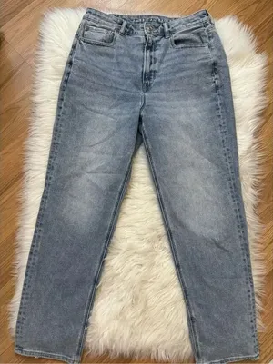American Eagle Light Wash Mom Jeans 8 thumbnail 1