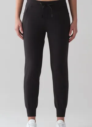 Lululemon On Track Jogger Black size 6 thumbnail 1