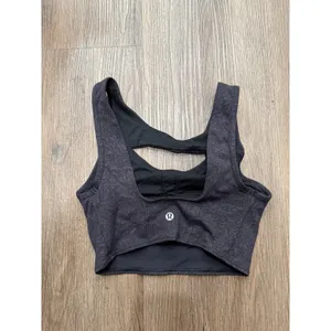 lululemon everlux cut -out train‎ bra Size 2 Black thumbnail 2