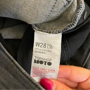 Topshop Moto - Jamie High Rise Skinny Distressed Jeans, Gray/Black, Size 28, EUC thumbnail 7
