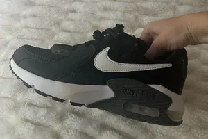 Nike Black and White Comfort Sneakers thumbnail 2