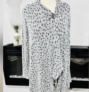 Bobeau Grey Leopard One-Button Fleece Wrap/Cape/ Cardigan thumbnail 2