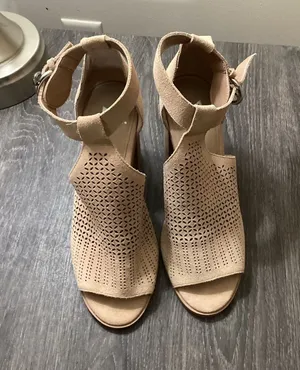 Marc Fisher Vixen Cutout Suede Block Heel Sandals Size 7M Tan thumbnail 1