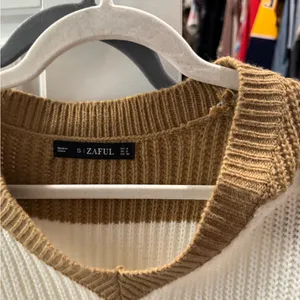 Zaful V-Neck Color Block Sweater - Tan, White, Teal thumbnail 2