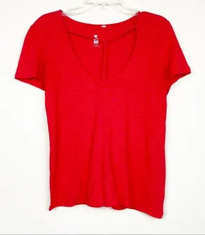 Me To We Red Short Sleeve Y Neck Shirt Sz S thumbnail 4