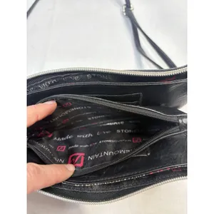 Stone‎ Mountain Black Leather Crossbody Purse Organizer Bag 8.5"x6" Zip Pockets thumbnail 6