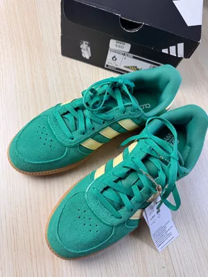 Adidas Women's Green Breaknet Sleek Low Profile Sneakers Sz 6 New in Box thumbnail 1