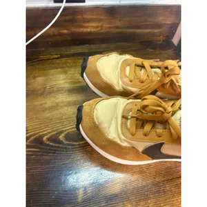 Nike gold sneakers size 7.5? thumbnail 3