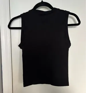 Aritzia Seamless Sculpt Black Tank | Fitted Contour Basic Minimal thumbnail 2