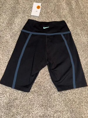 Nike Women's Dri-Fit One High-Rise 8-Inch Training Biker Shorts thumbnail 4