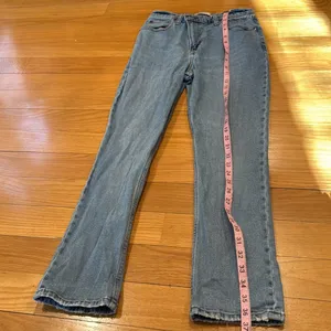 Abercrombie & Fitch the ‘90sslim straight ultra high rise jeans 27/4XS. thumbnail 7