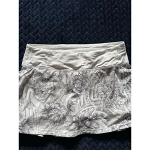 Lululemon Women's Pacesetter Skirt Floral White Gray Sz 4 thumbnail 2