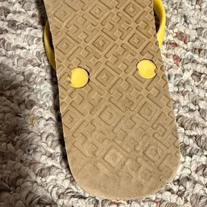 Tory Burch Floral Flip Flops Yellow Floral Slim Strap- Size 8 thumbnail 5