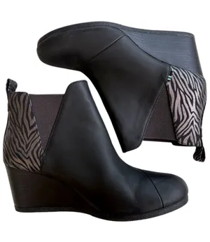 EUC Toms Leather Kelsey Zebra Wedge Boots Black Silver Size 9.5 thumbnail 1
