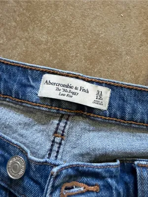 Abercrombie & Fitch The ‘90s Baggy Low-Rise Jeans thumbnail 8