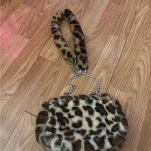 Leopard Print Faux Fur Crossbody Bag thumbnail 2