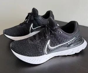 Nike Women’s React Infinity Run Flyknit 3 Black White Size 8.5 thumbnail 1