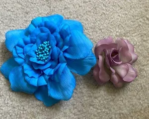 Hair flowers thumbnail 1