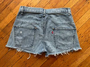 Vintage Levi's bush high waist jean shorts Wmns W30 thumbnail 2