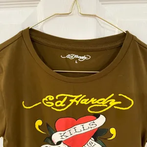Ed Hardy LOVE KILLS SLOWLY crop top LARGE thumbnail 3