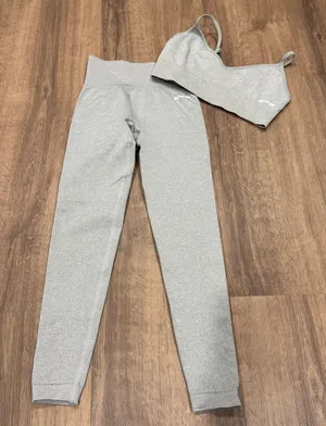 Bo+Tee Womens Gray 2PC Seamless Sports Bra Legging Yoga Pant Set XS/Small thumbnail 1