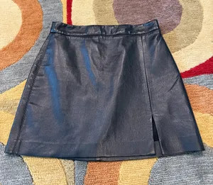 Artizia Wilfred Patio Mini Skirt Vegan Leather Black High Rise Side Slit Size 6 thumbnail 1