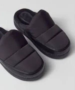 Urban outfitters Lily puffer slip on shoes slippers black womens size 7‎ trendy thumbnail 1