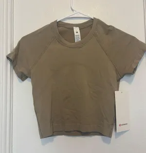 Lululemon Swiftly Tech Cropped Short-Sleeve Shirt 2.0 Sheer Oak Size 4 thumbnail 2