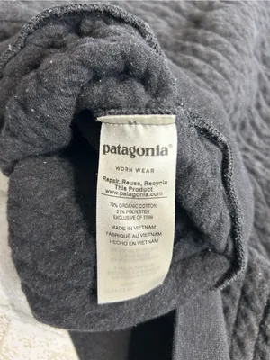 Patagonia Organic Cotton Quilted Snap Pullover in Dark Gray with Olive Accents thumbnail 4