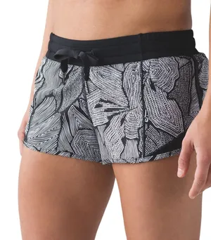 Lululemon Hotty Hot Shorts Size 6 2.5" Dottie Tribe Black White Run Gym Workout thumbnail 1