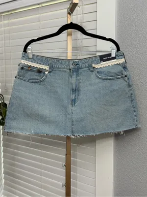 NWT Abercrombie & Fitch Curve Love Mid Rise Denim Mini Skirt Size 32 thumbnail 4