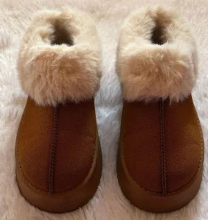 SHEIN Cozy Tan Fur-Lined Slippers thumbnail 1