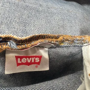 LEVI’S 501 Button-Fly Cut Off Denim Blue Shorts thumbnail 5