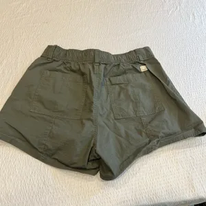 Vuori Women's Vintage Ripstop Utility Short Olive Medium thumbnail 6