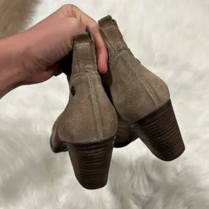 Paul Green Suede Block‎ Heel Ankle Boots Taupe Women's Size 5 thumbnail 3