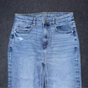 NWT American Eagle Stretch Mom Jeans Size 4 High Rise Medium Wash Distressed thumbnail 4