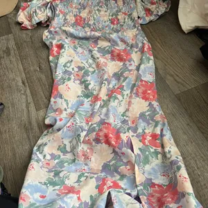 Astr Puff Sleeve Midi Floral Dress size‎ M thumbnail 8