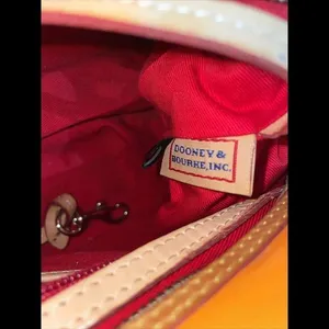 Dooney & Bourke Mustard Shoulder Bag‎ Patent Leather 12x9x3.5” thumbnail 9