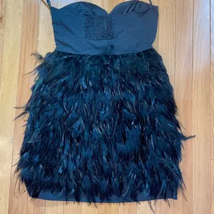 Vintage Elegant Black Feathered Strapless Dress Size 2 thumbnail 4