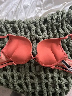 Victoria’s Secret Bombshell Bra thumbnail 2