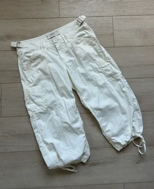 Hollister capri pants  thumbnail 1