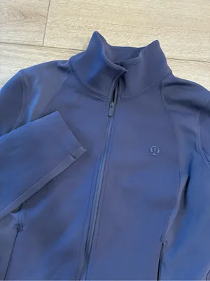 Lululemon Women’s Wind Resistant Golf Jacket Full Zip Purple Size 6 thumbnail 1