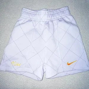 Nike Women’s Y2k Sportswear Fleece Shorts NWT thumbnail 1