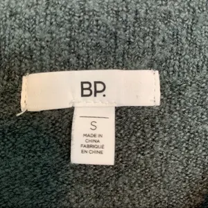 BP size small‎ deep green sweater bell style sleeves thumbnail 4