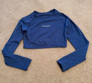 Alphalete Cropped Long Sleeve Lifting Top thumbnail 1