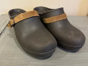 Crocs Women Sarah‎ Clog Brown Expresso Buckle Mules size 7 Flaw See Pic. thumbnail 1