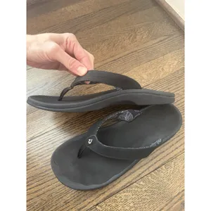 OluKai Women's Ohana Black Flip flops Sz 11 thumbnail 8